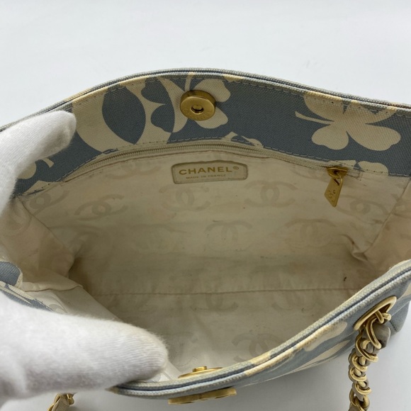 Chanel Clover Canvas Tote/Shoulder Bag - Picture 5 of 6